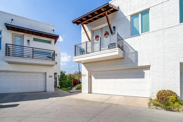 a house view with a outdoor space
