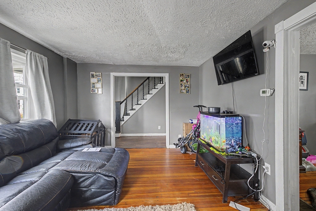 23 Jenness Street Springfield, MA 01104 - Photo 3 of 25