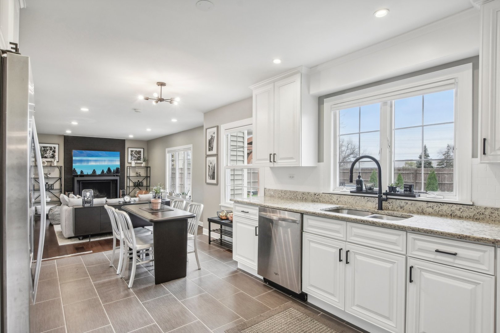 1828 Kings Point Drive North Addison, IL 60101 - Photo 13 of 42 Gallery Image 13