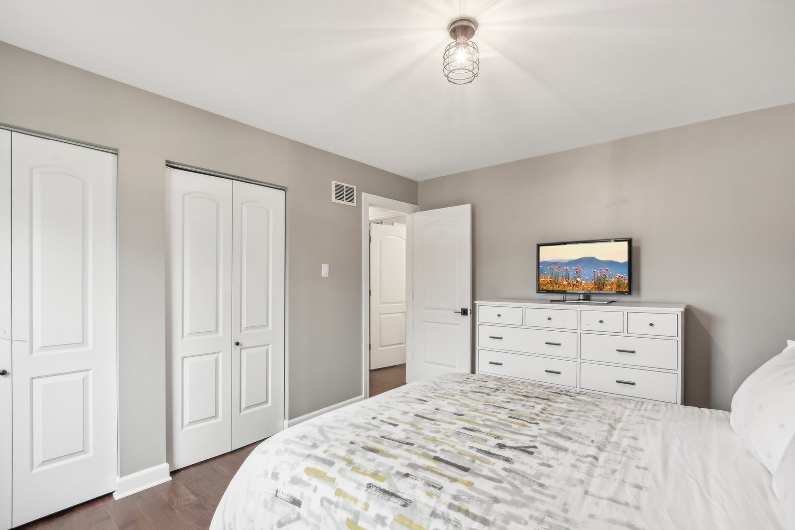 1828 Kings Point Drive North Addison, IL 60101 - Photo 26 of 42 Gallery Image 26