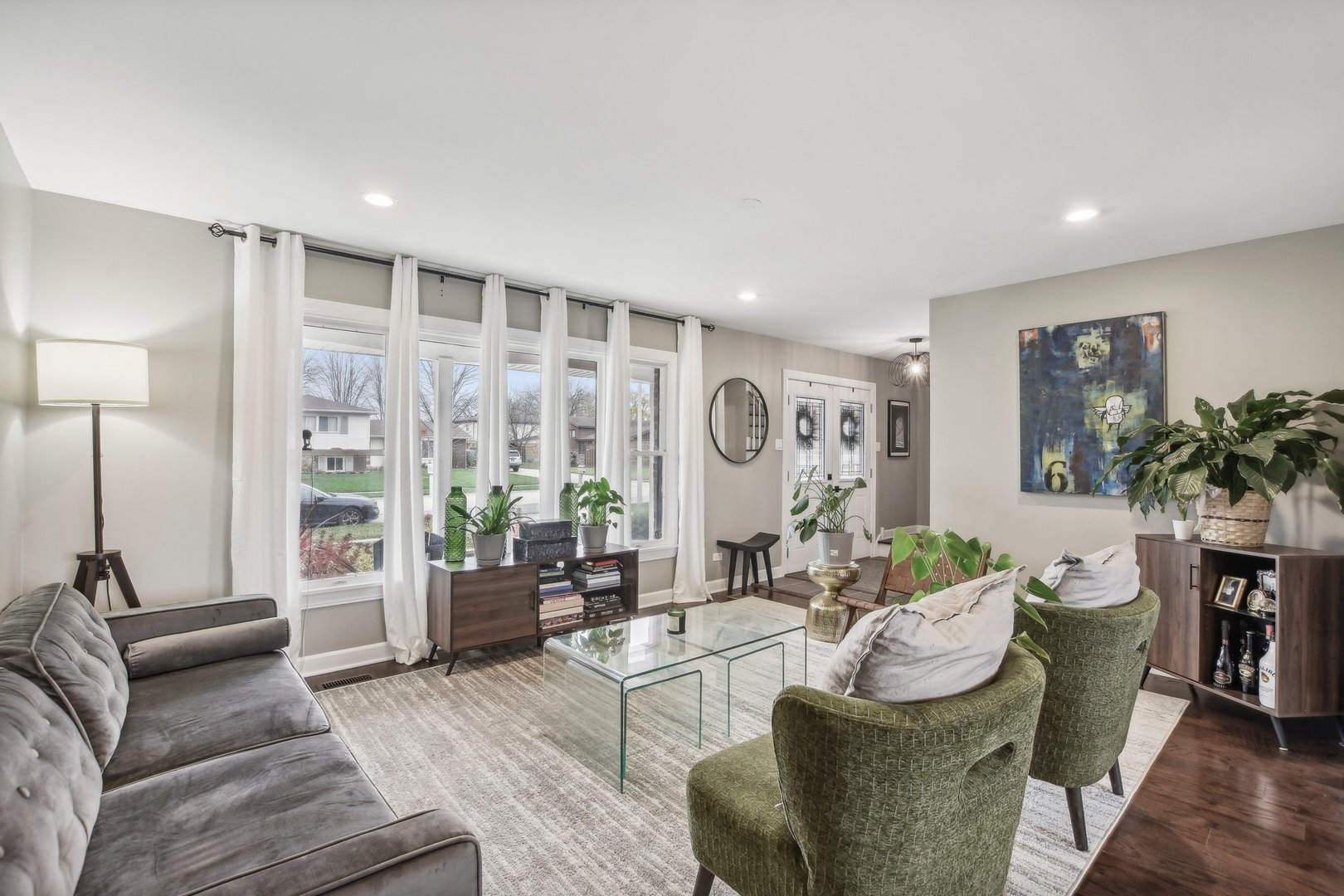 1828 Kings Point Drive North Addison, IL 60101 - Photo 3 of 42 Gallery Image 3