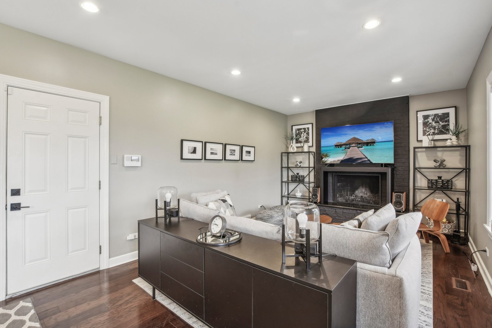 1828 Kings Point Drive North Addison, IL 60101 - Photo 5 of 42 Gallery Image 5