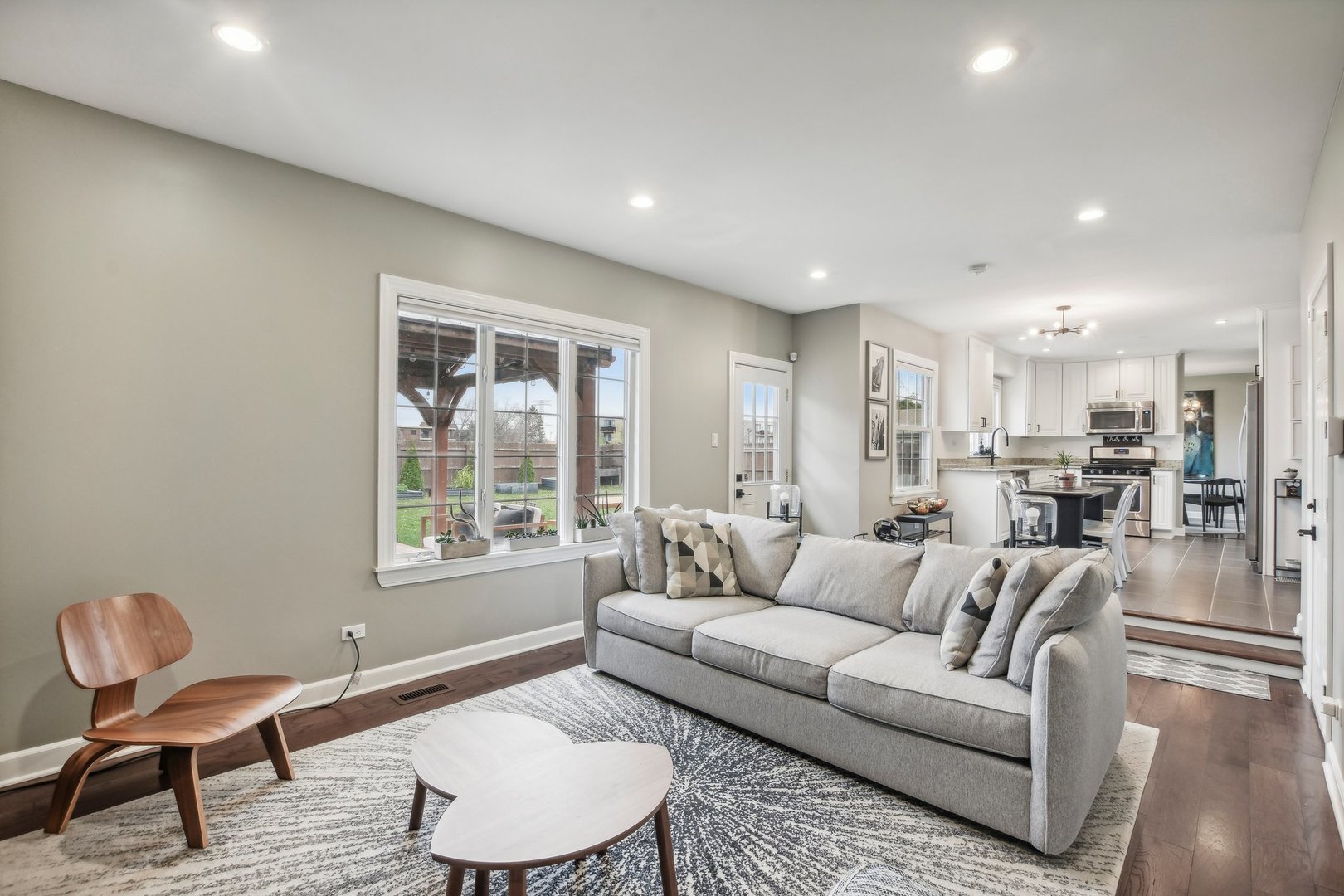 1828 Kings Point Drive North Addison, IL 60101 - Photo 7 of 42 Gallery Image 7
