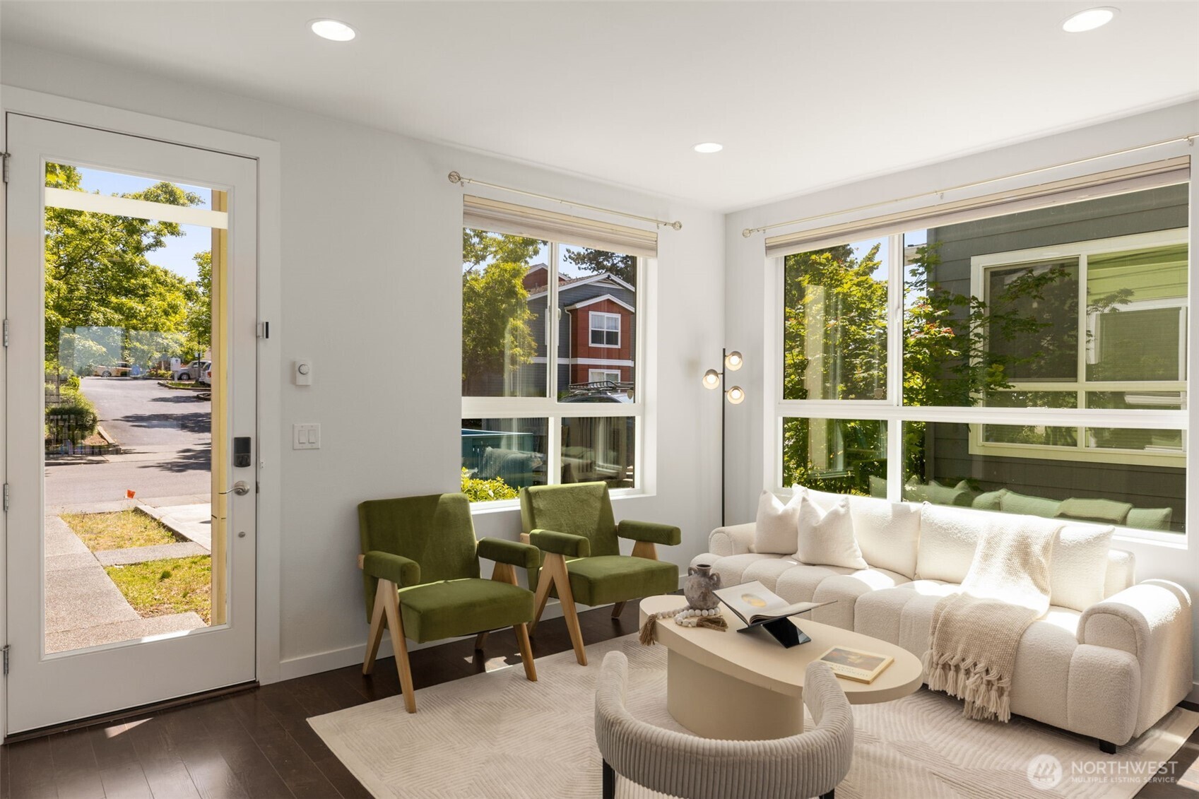 9729 10th Place Southwest Seattle, WA 98106 - Photo 4 of 29