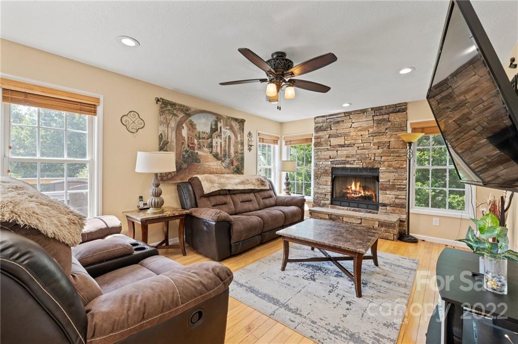 103 Noble Road Fairview, NC 28730 - Photo 4 of 30 Gallery Image 4