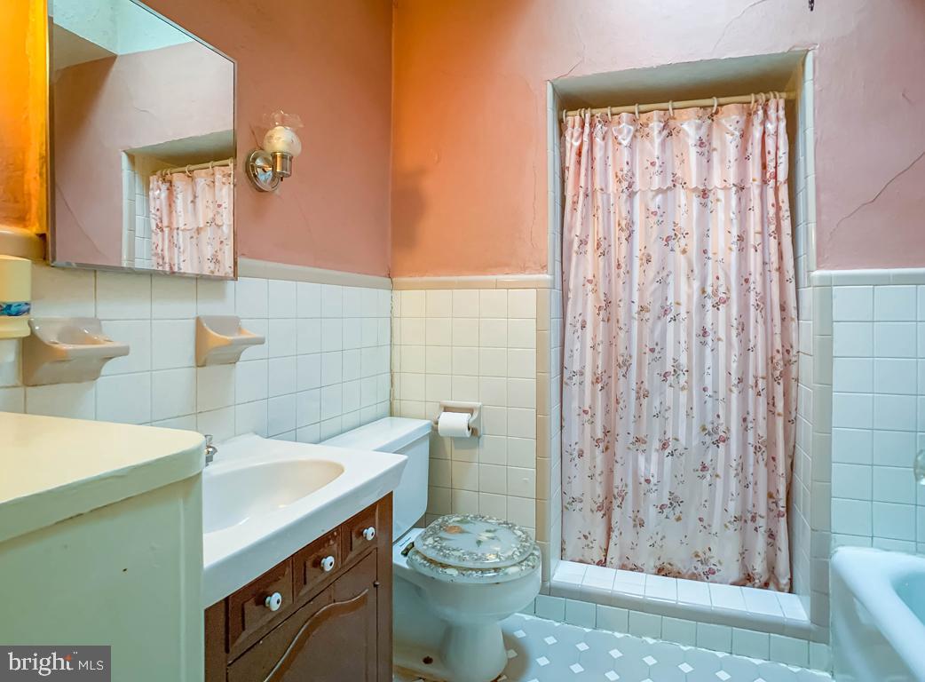 305 Sanford Road Upper Darby, PA 19082 - Photo 20 of 27 Gallery Image 20