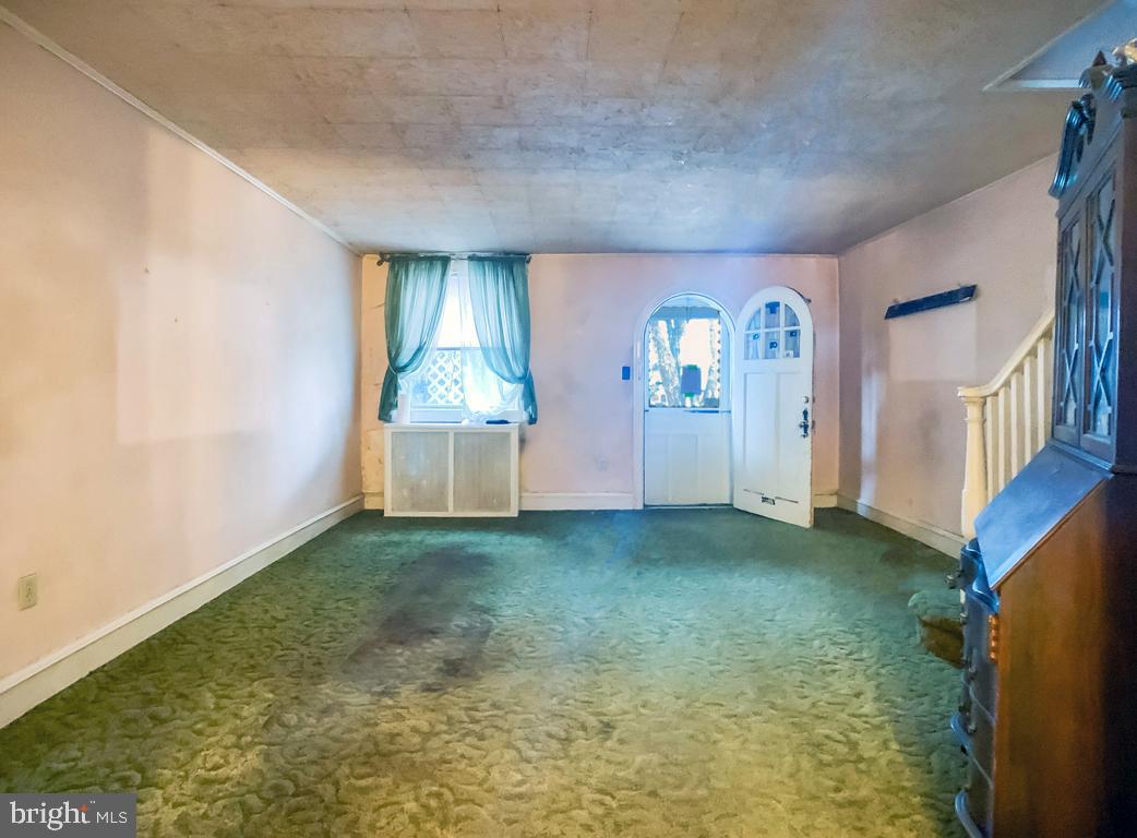 305 Sanford Road Upper Darby, PA 19082 - Photo 3 of 27 Gallery Image 3