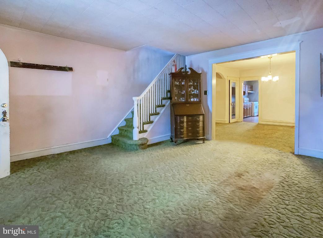 305 Sanford Road Upper Darby, PA 19082 - Photo 4 of 27 Gallery Image 4