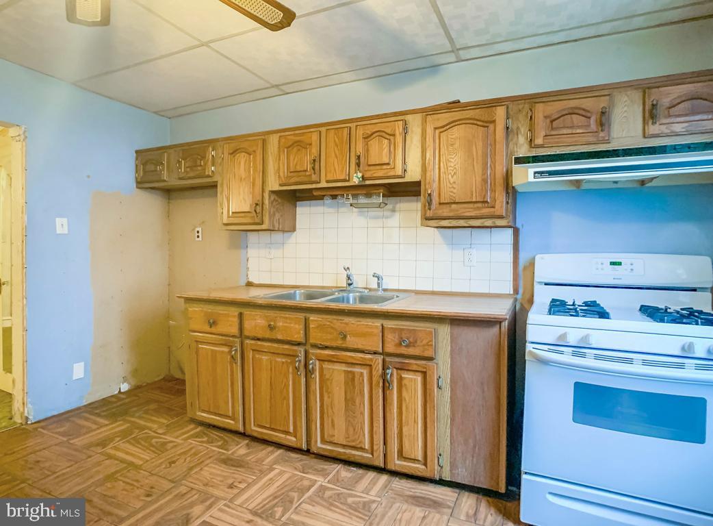305 Sanford Road Upper Darby, PA 19082 - Photo 8 of 27 Gallery Image 8