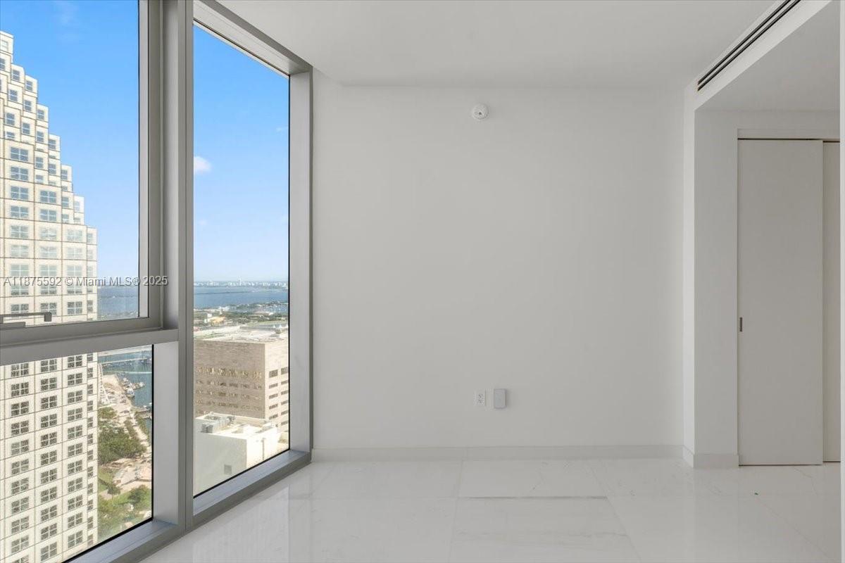 300 Biscayne Blvd Way, Unit 5002 Miami, FL 33131 - Photo 45 of 69 a view of front door