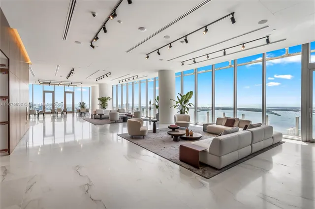 $10,788,000 | 300 Biscayne Blvd Way, Unit 5002, Miami, FL 33131