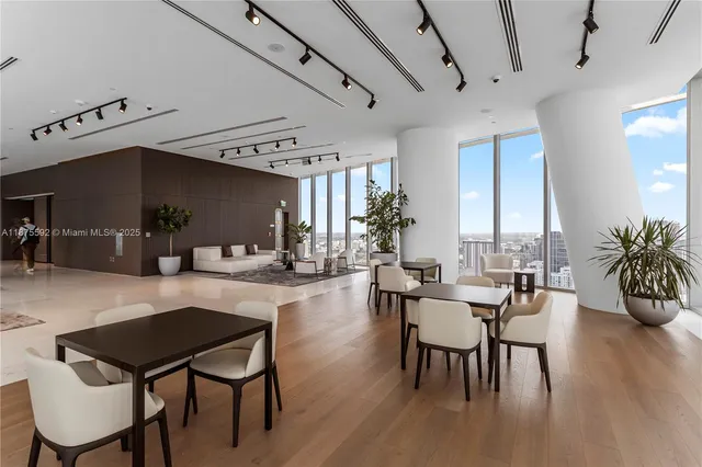 $10,788,000 | 300 Biscayne Blvd Way, Unit 5002, Miami, FL 33131