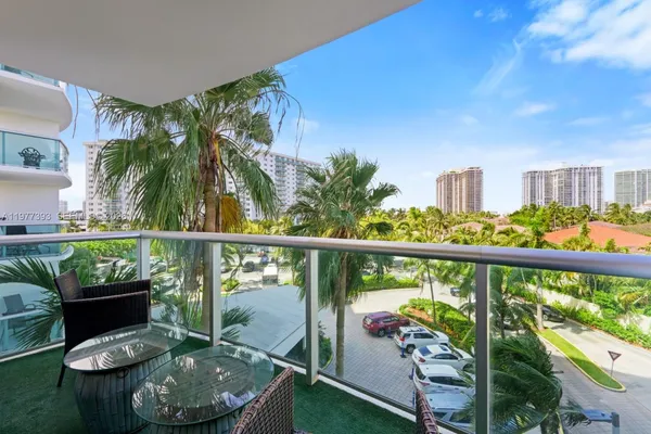 $4,000 | 19370 Collins Avenue, Unit 422, Sunny Isles Beach, FL 33160