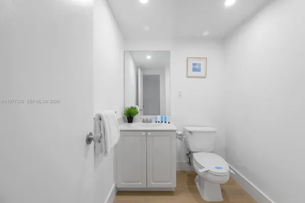 $4,000 | 19370 Collins Avenue, Unit 422, Sunny Isles Beach, FL 33160
