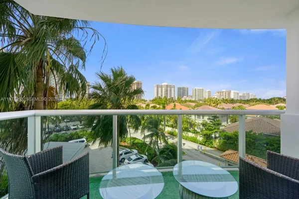 $4,000 | 19370 Collins Avenue, Unit 422, Sunny Isles Beach, FL 33160