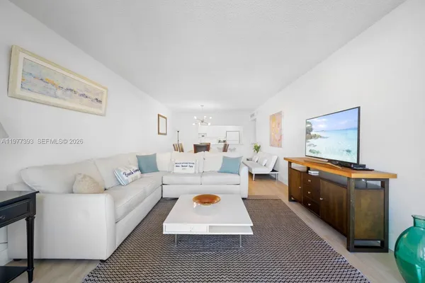 $4,000 | 19370 Collins Avenue, Unit 422, Sunny Isles Beach, FL 33160