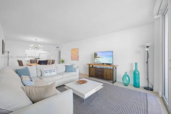 $4,000 | 19370 Collins Avenue, Unit 422, Sunny Isles Beach, FL 33160