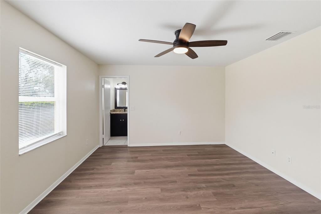 9707 Mary Avenue Tampa, FL 33612 - Photo 15 of 31