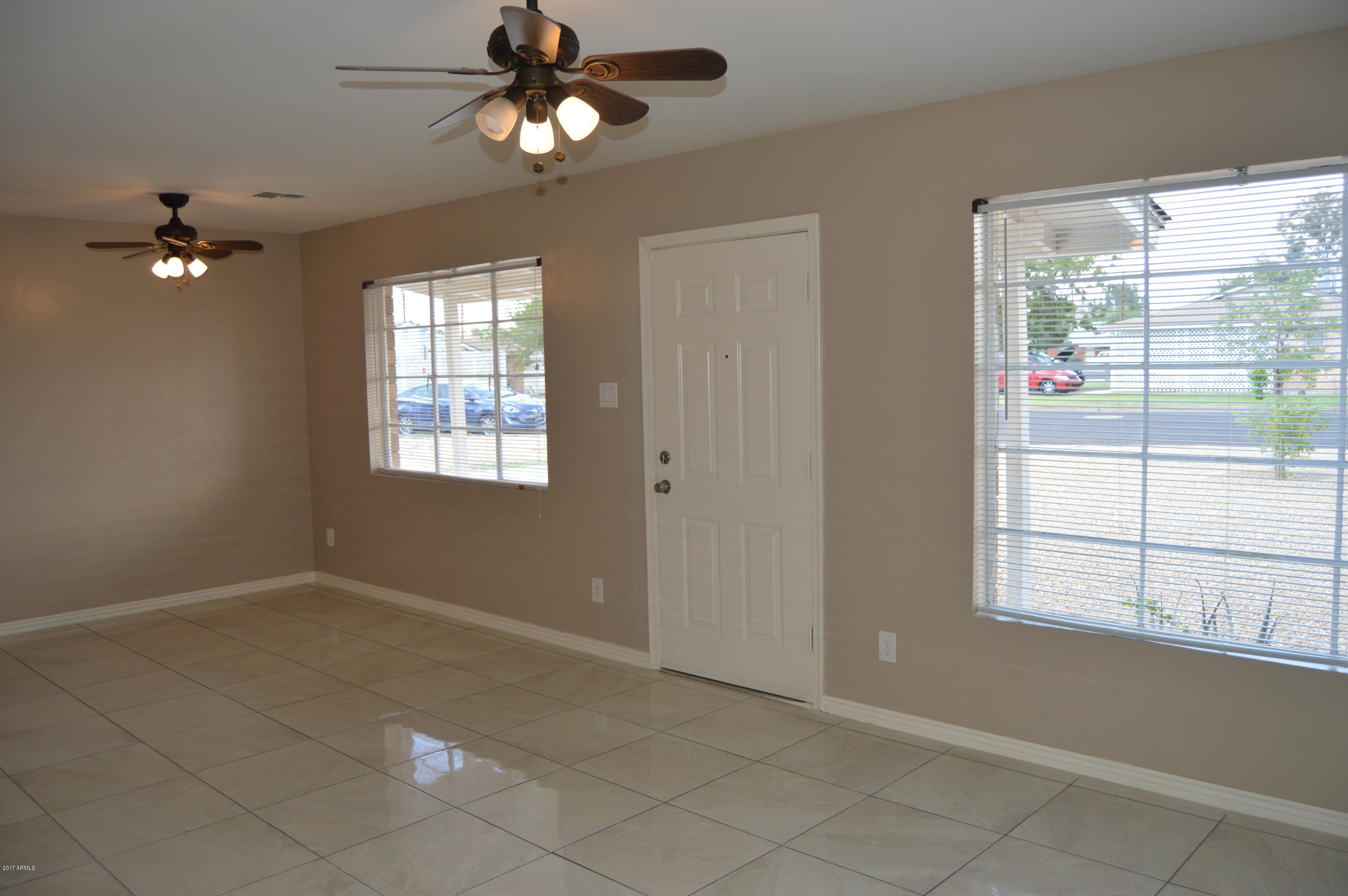 2721 West Ocotillo Road Phoenix, AZ 85017 - Photo 5 of 23 Living Room/Family Room