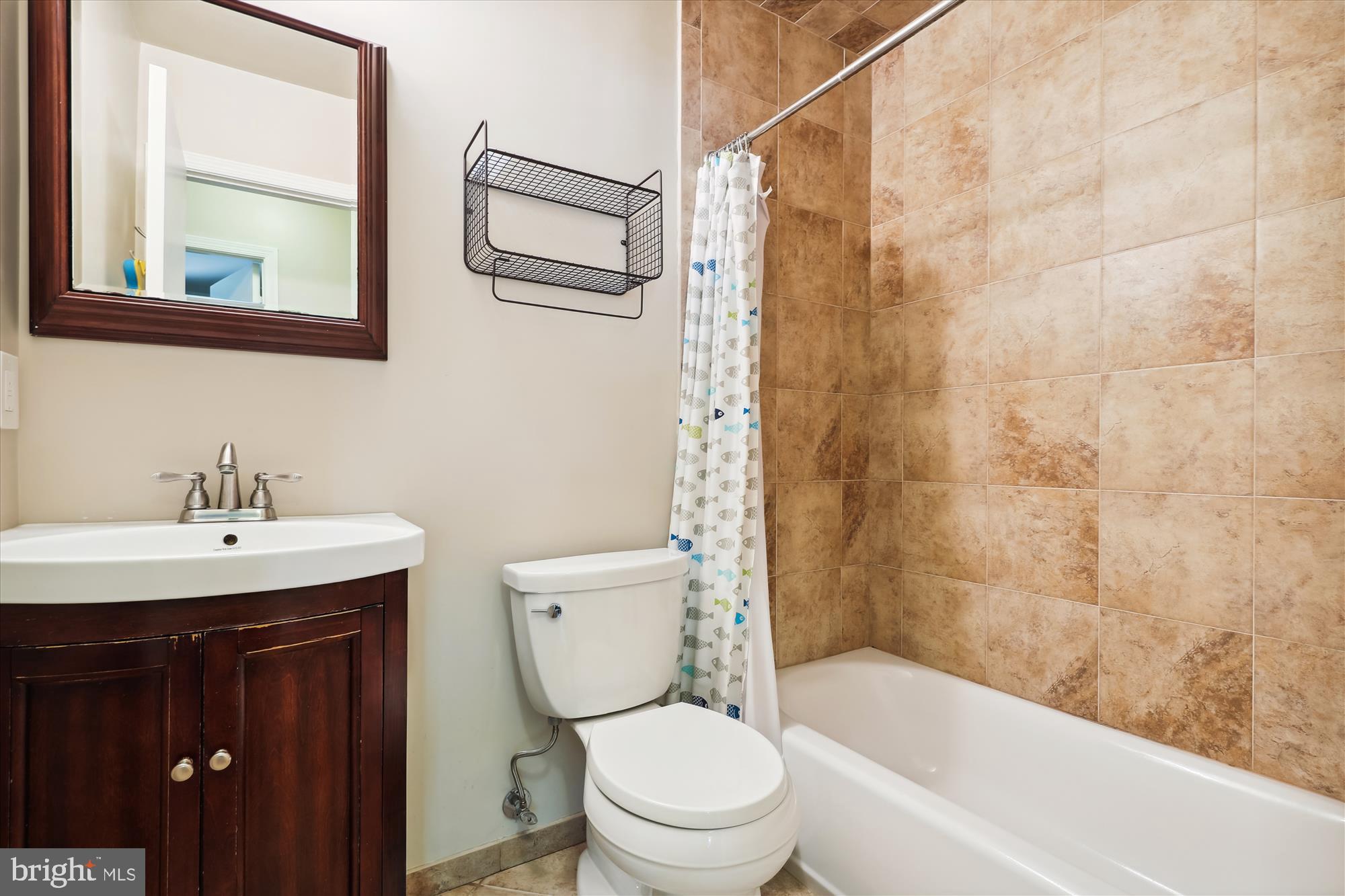 8322 Riverside Road Alexandria, VA 22308 - Photo 21 of 38 a bathroom with a sink a toilet and shower