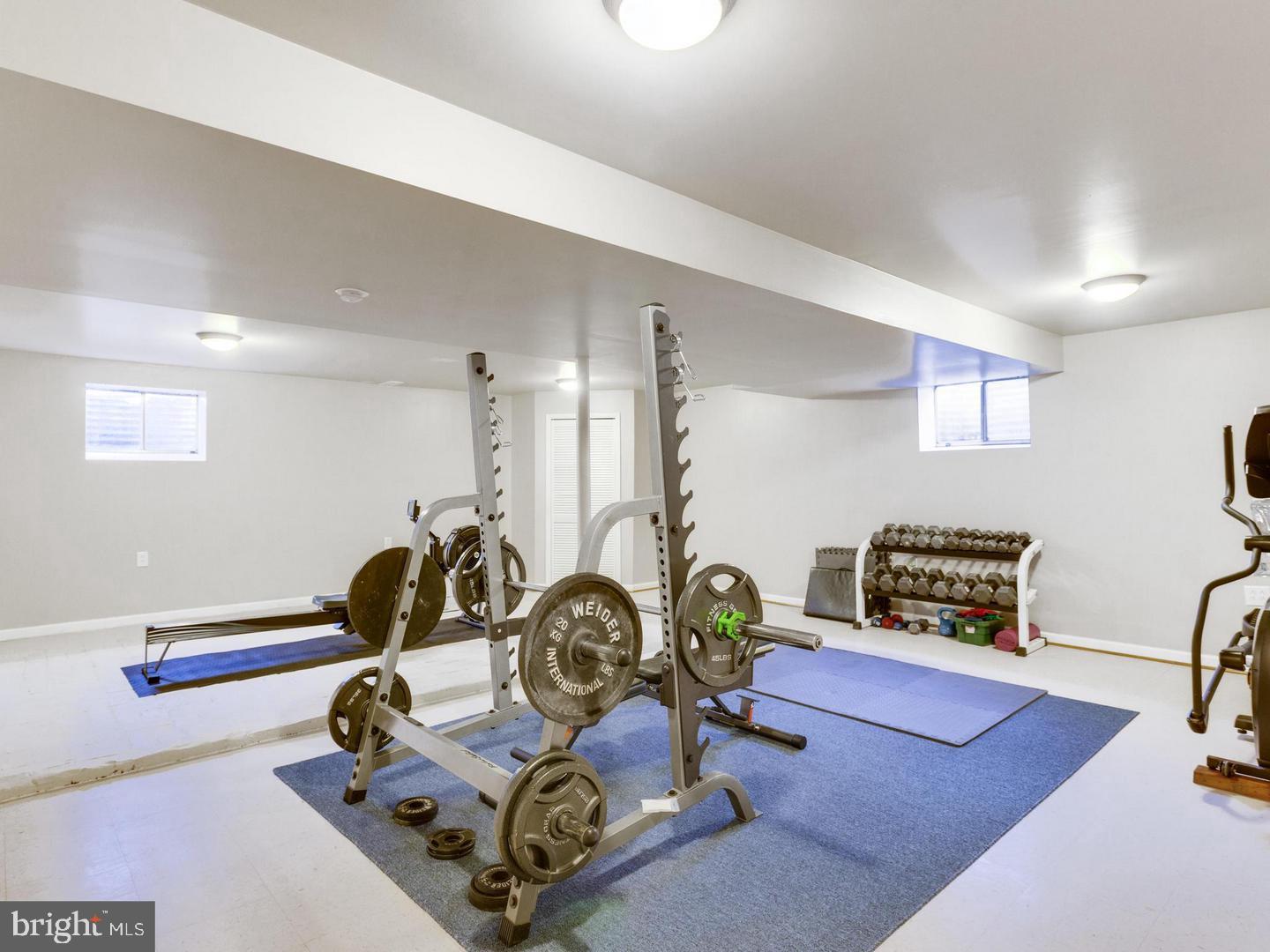 8322 Riverside Road Alexandria, VA 22308 - Photo 28 of 38 a room with gym equipment