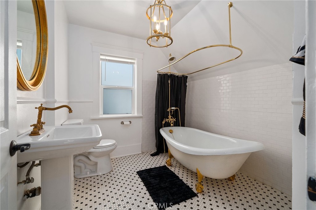 1148 Chestnut Avenue Long Beach, CA 90813 - Photo 22 of 32 a bathroom with a toilet sink and mirror