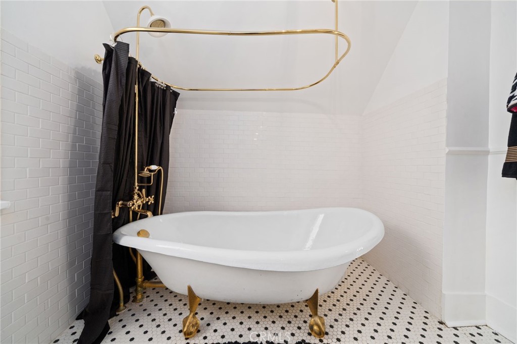 1148 Chestnut Avenue Long Beach, CA 90813 - Photo 24 of 32 a bathroom with a bathtub and shower