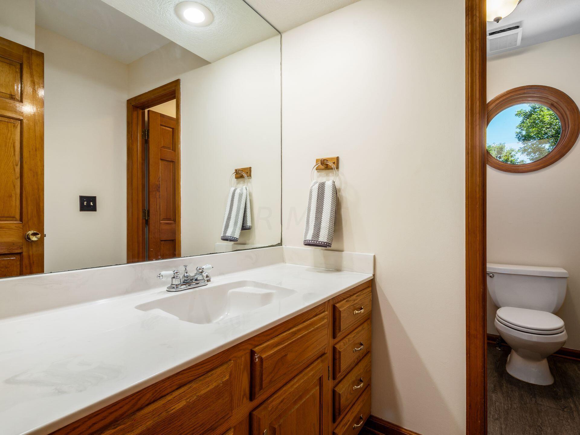 3141 Hollenback Road Lewis Center, OH 43035 - Photo 48 of 111 Full bath, second floor