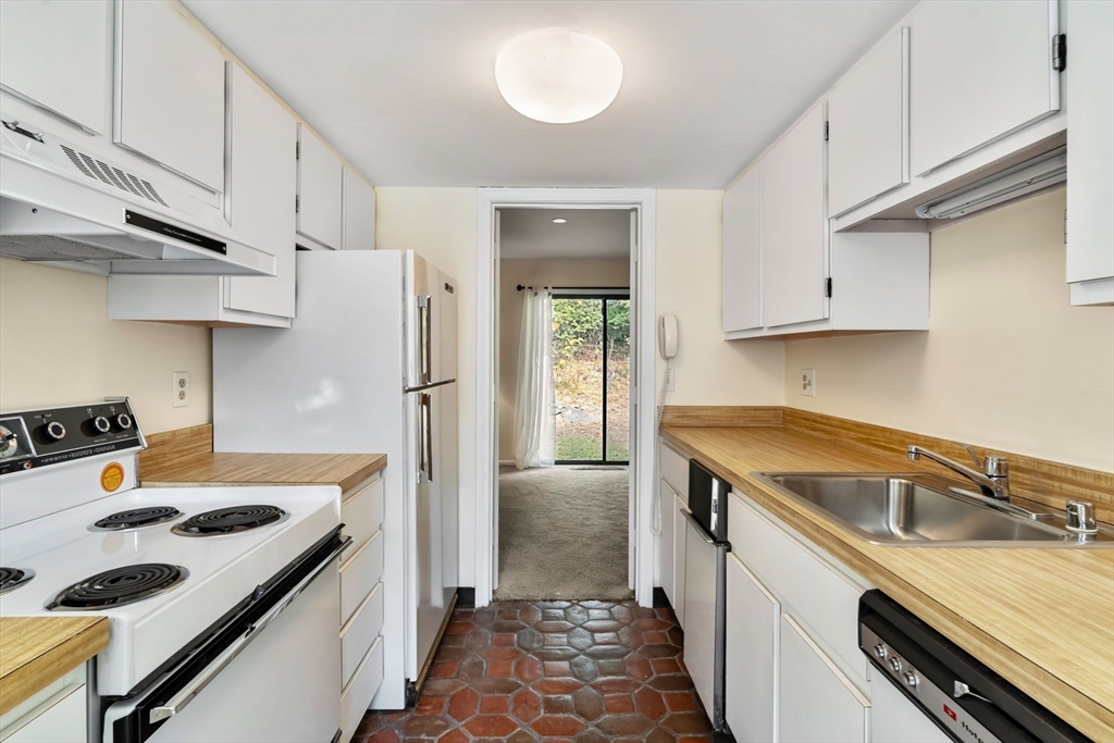 106 Fifer Lane, Unit 106 Lexington, MA 02420 - Photo 7 of 33