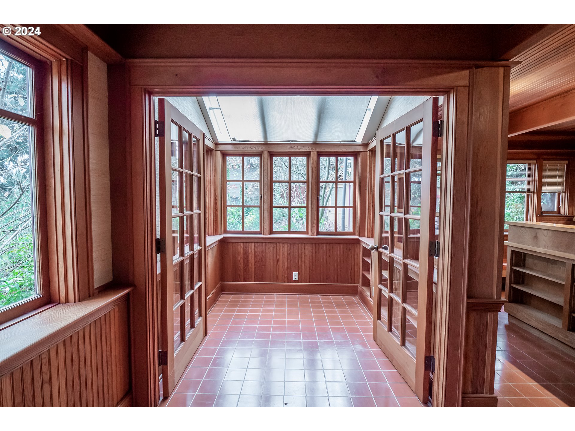 504 Spyglass Drive Eugene, OR 97401 - Photo 16 of 48 a view of hallway with wooden floor and furniture