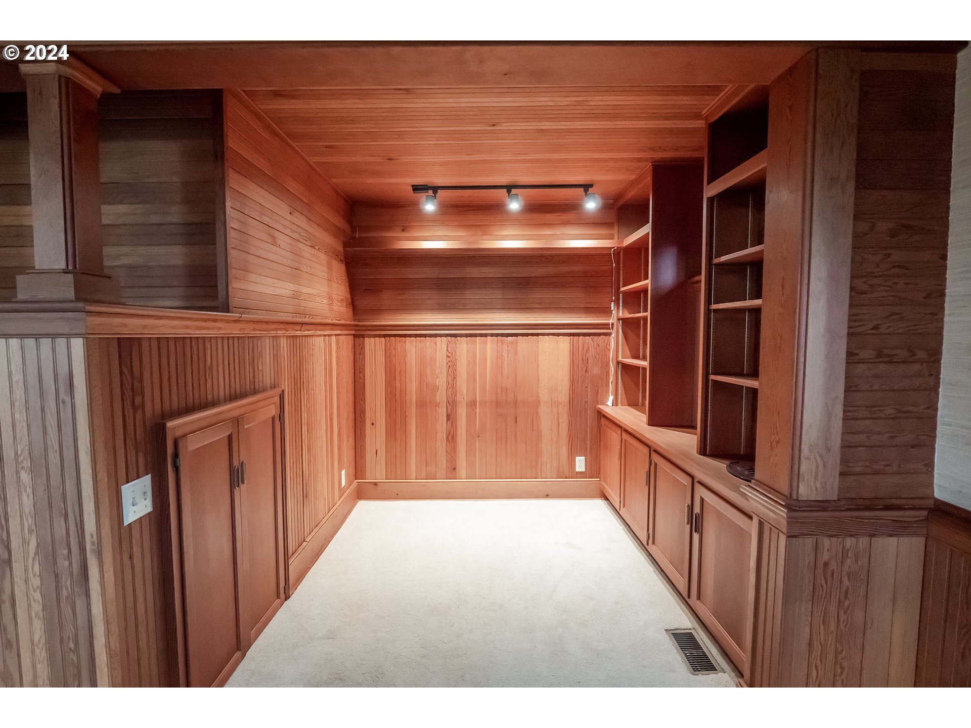 504 Spyglass Drive Eugene, OR 97401 - Photo 17 of 48 a view of wooden floor