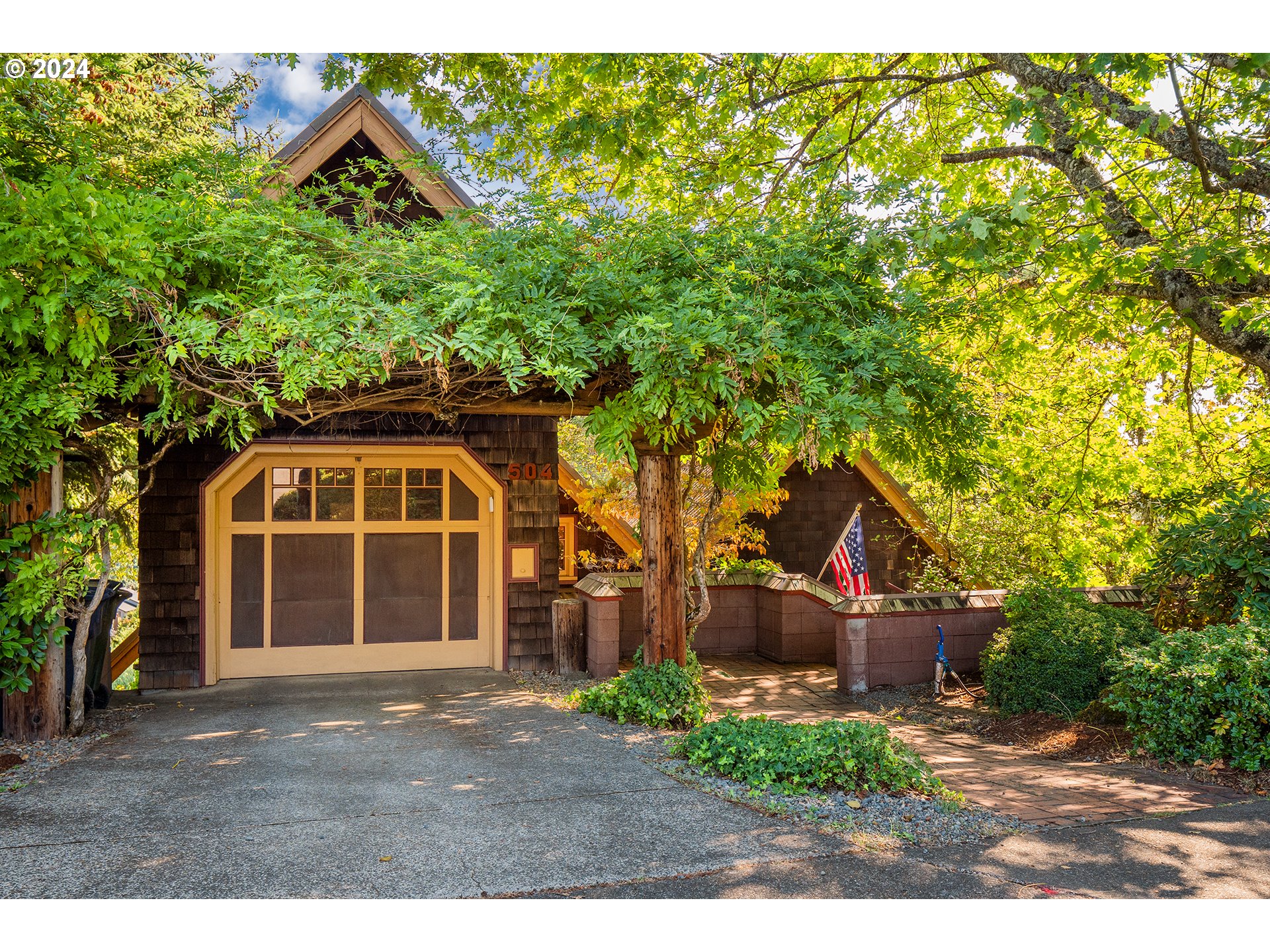 504 Spyglass Drive Eugene, OR 97401 - Photo 2 of 48 a front view of a house with a yard