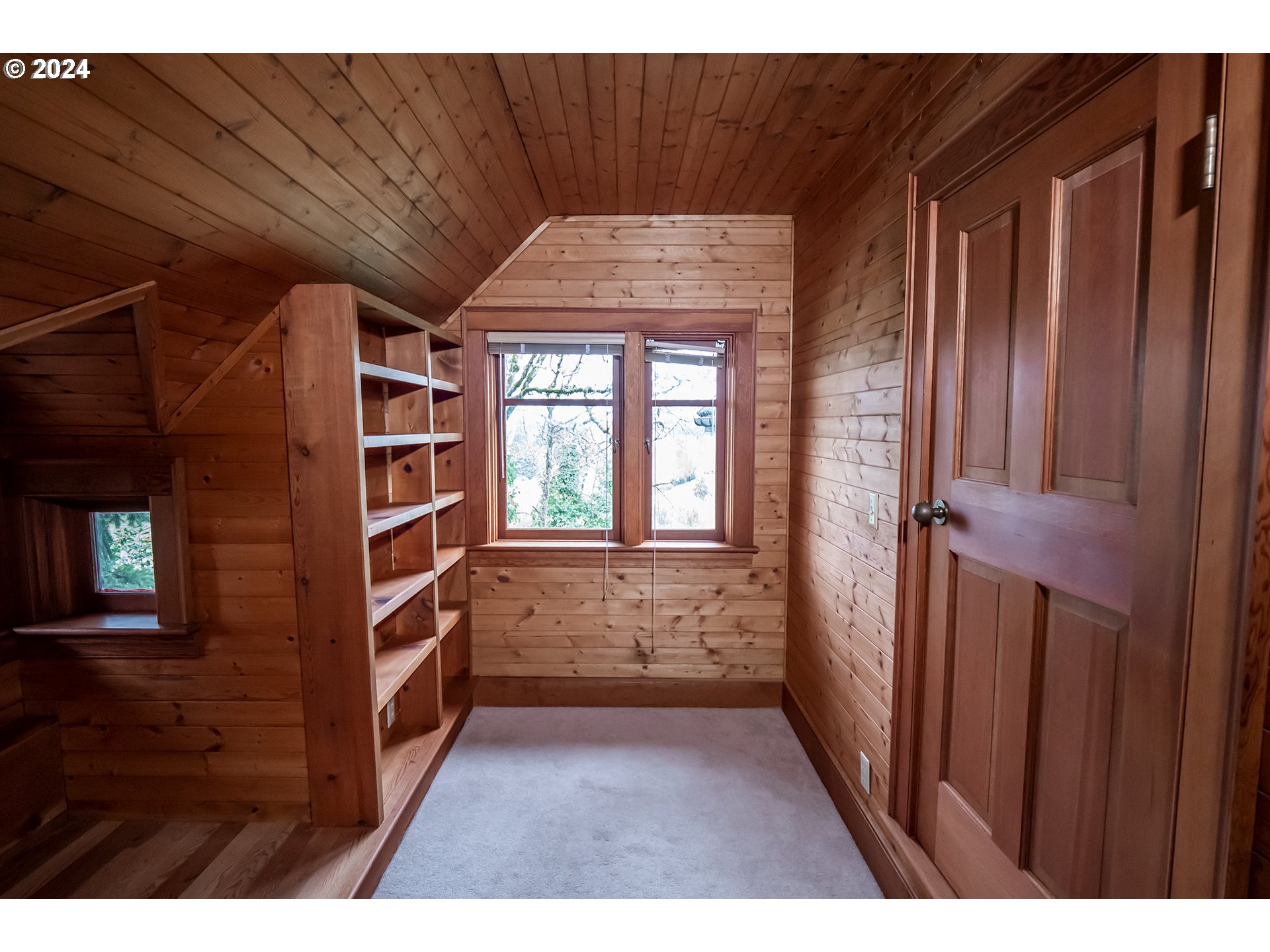 504 Spyglass Drive Eugene, OR 97401 - Photo 23 of 48 a view of entryway and hall with wooden floor