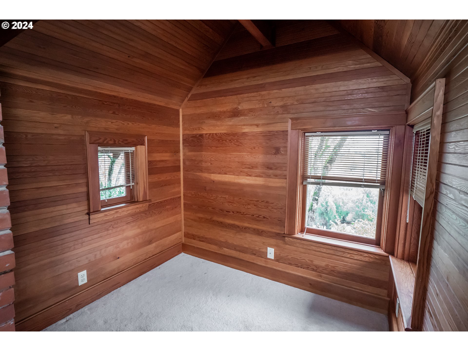 504 Spyglass Drive Eugene, OR 97401 - Photo 26 of 48 a view of outdoor space and window