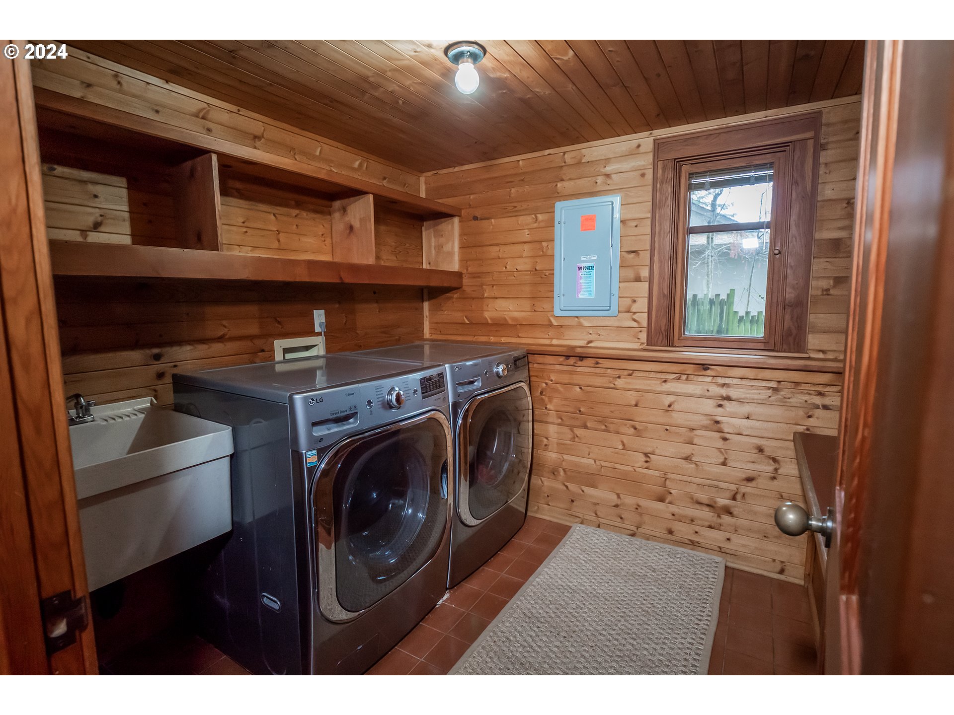 504 Spyglass Drive Eugene, OR 97401 - Photo 31 of 48 a bathroom with a sink a washer and dryer