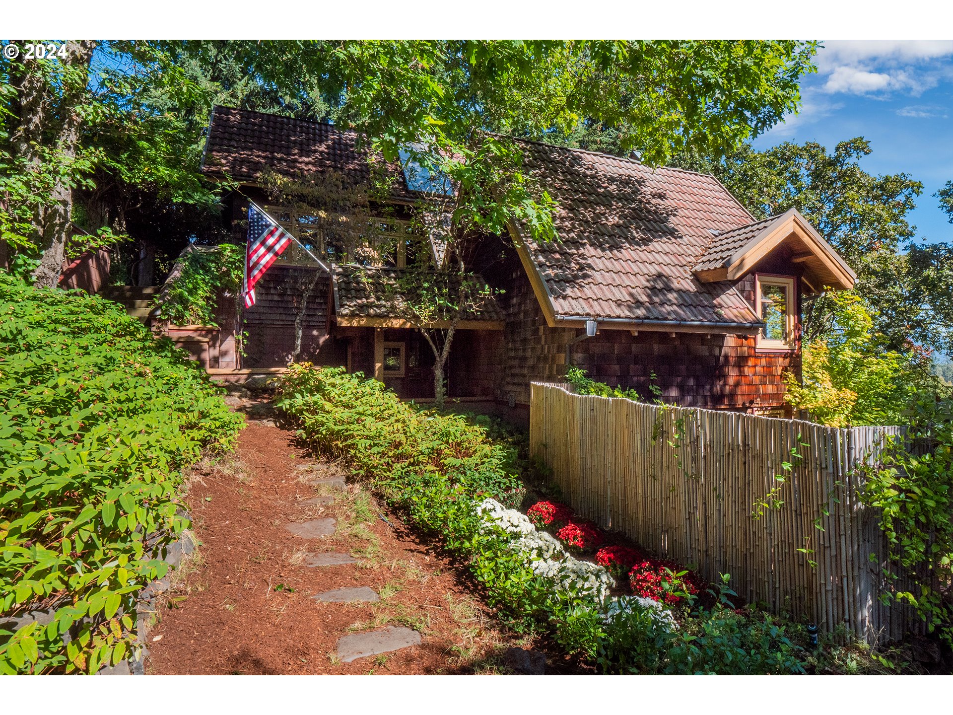 504 Spyglass Drive Eugene, OR 97401 - Photo 47 of 48 a view of a garden with wooden fence