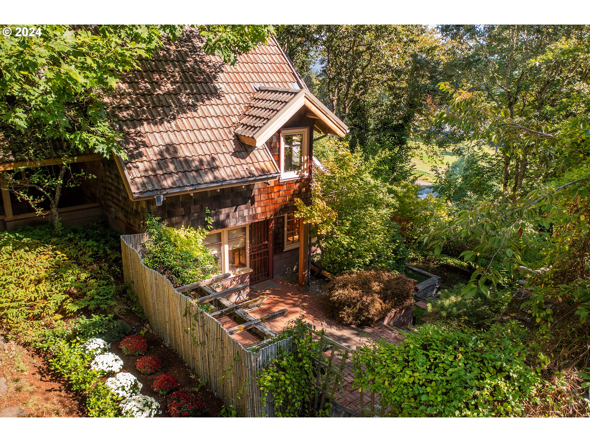 504 Spyglass Drive Eugene, OR 97401 - Photo 48 of 48 a backyard of a house with lots of green space