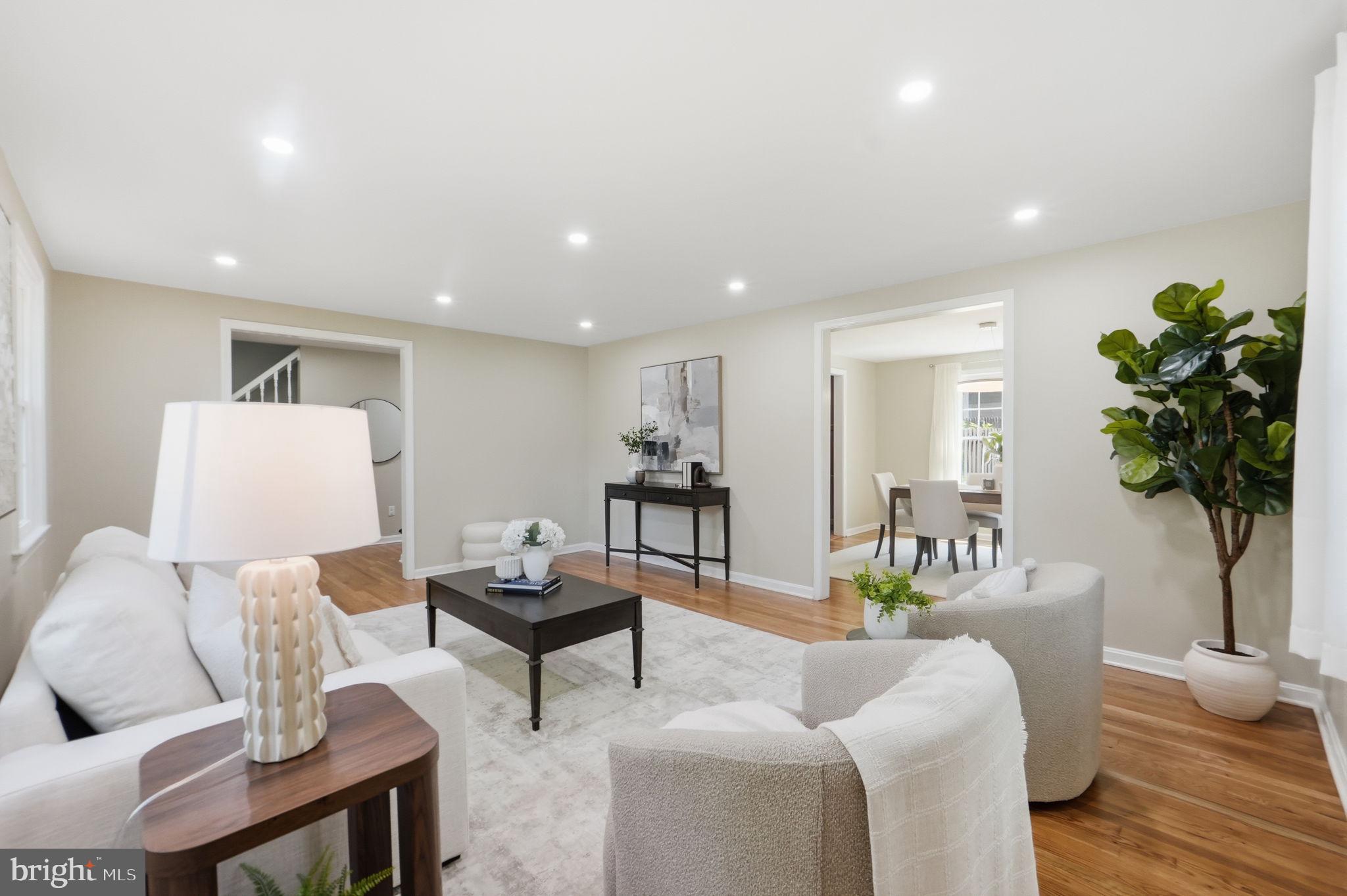 8008 Inspection House Road Potomac, MD 20854 - Photo 11 of 43 Bright and inviting living space.