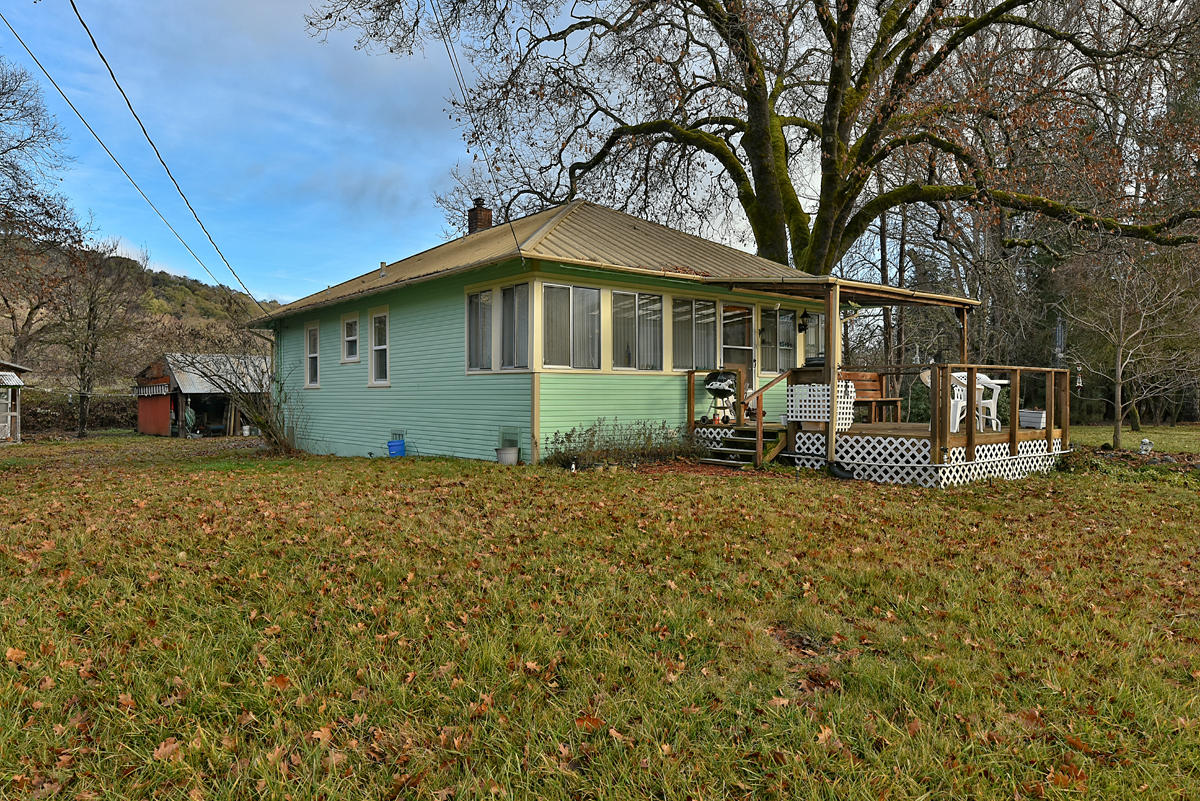 404 Upper River Road Gold Hill, OR 97525 - Photo 5 of 41 5