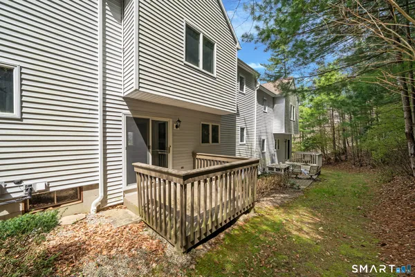 a view of a house with backyard and porch