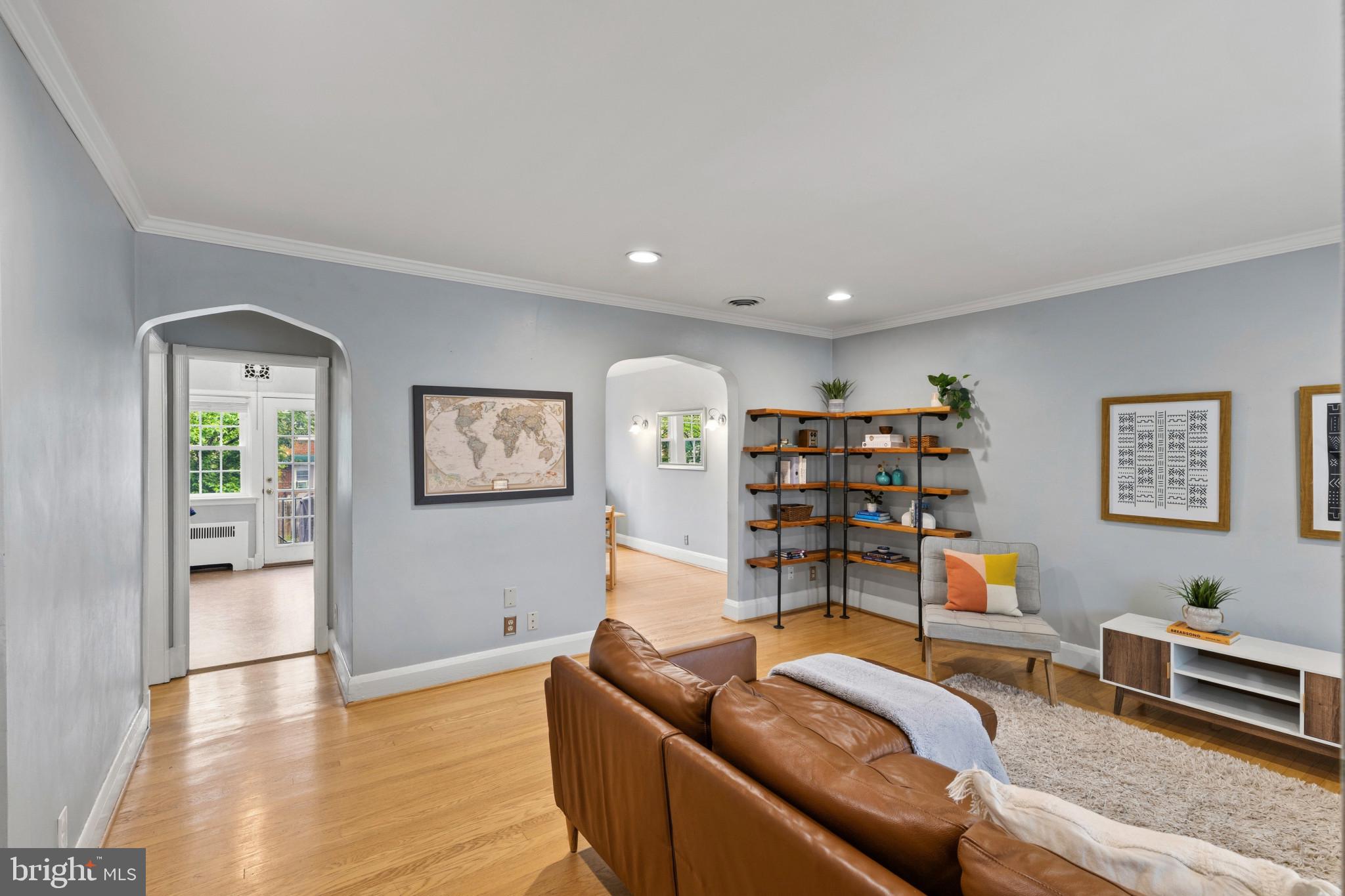 62 Dunkirk Road Baltimore, MD 21212 - Photo 5 of 37 Living room w/ HW floors