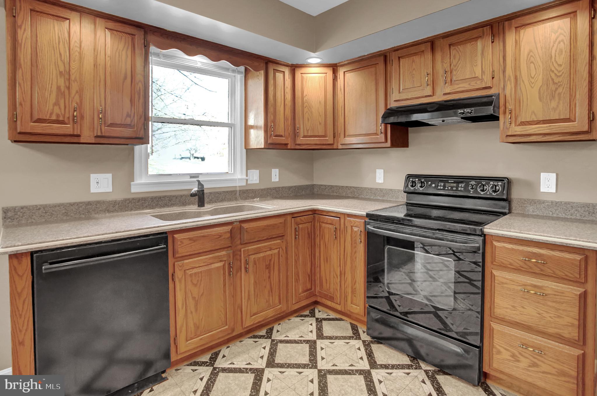 6354 Bennington Road Mechanicsburg, PA 17050 - Photo 4 of 41 Gallery Image 4