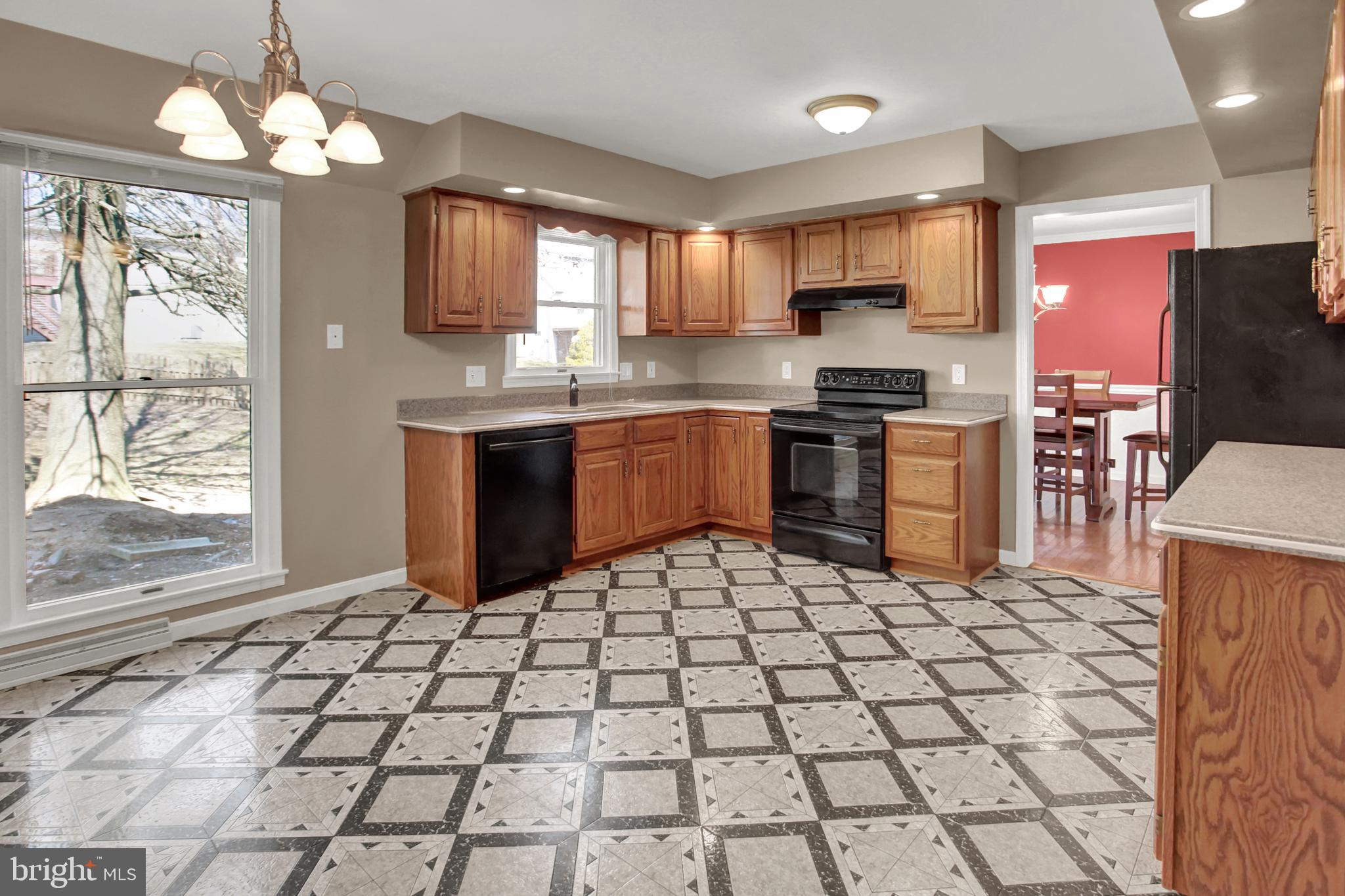 6354 Bennington Road Mechanicsburg, PA 17050 - Photo 5 of 41 Gallery Image 5