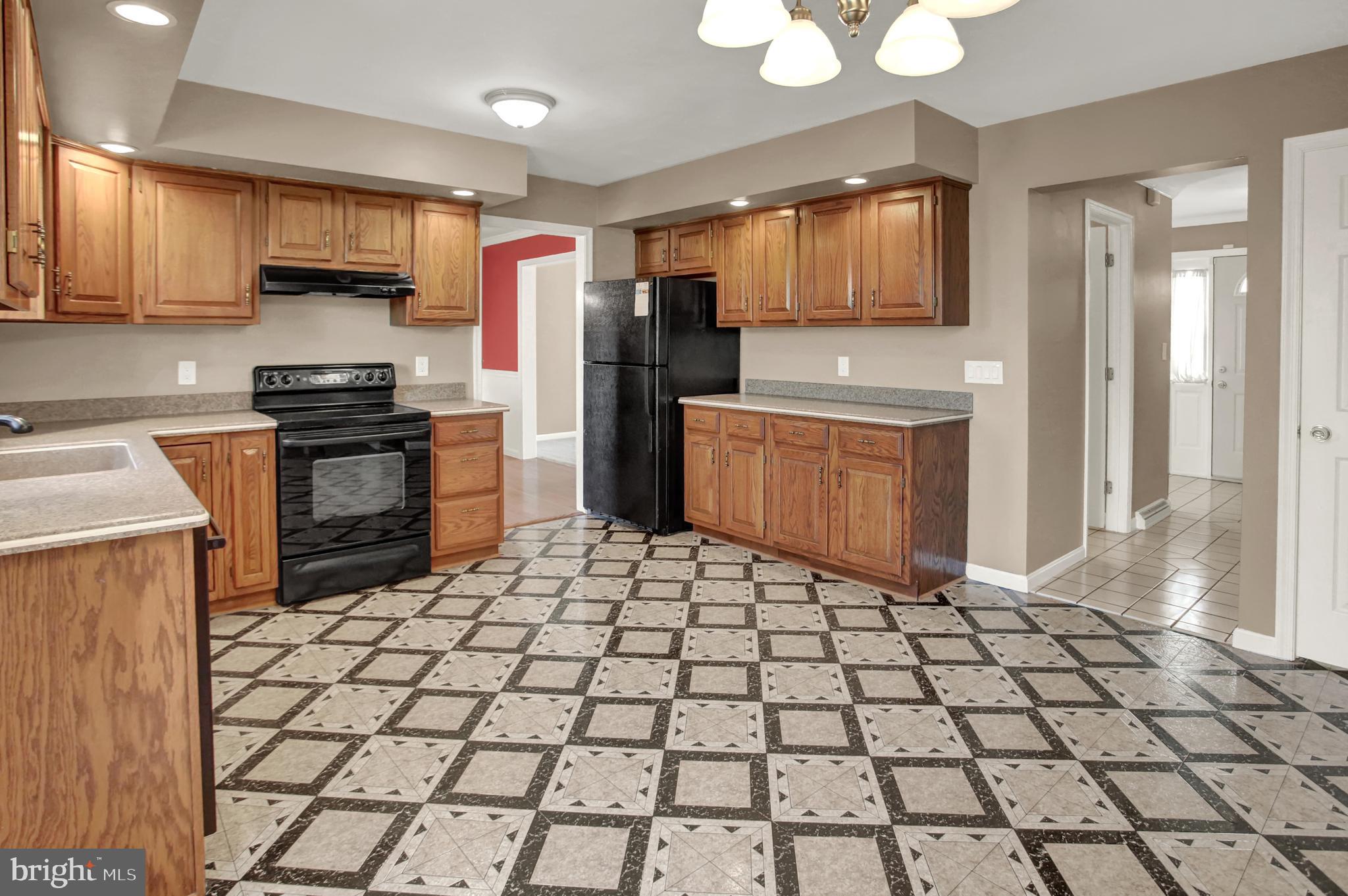 6354 Bennington Road Mechanicsburg, PA 17050 - Photo 6 of 41 Gallery Image 6