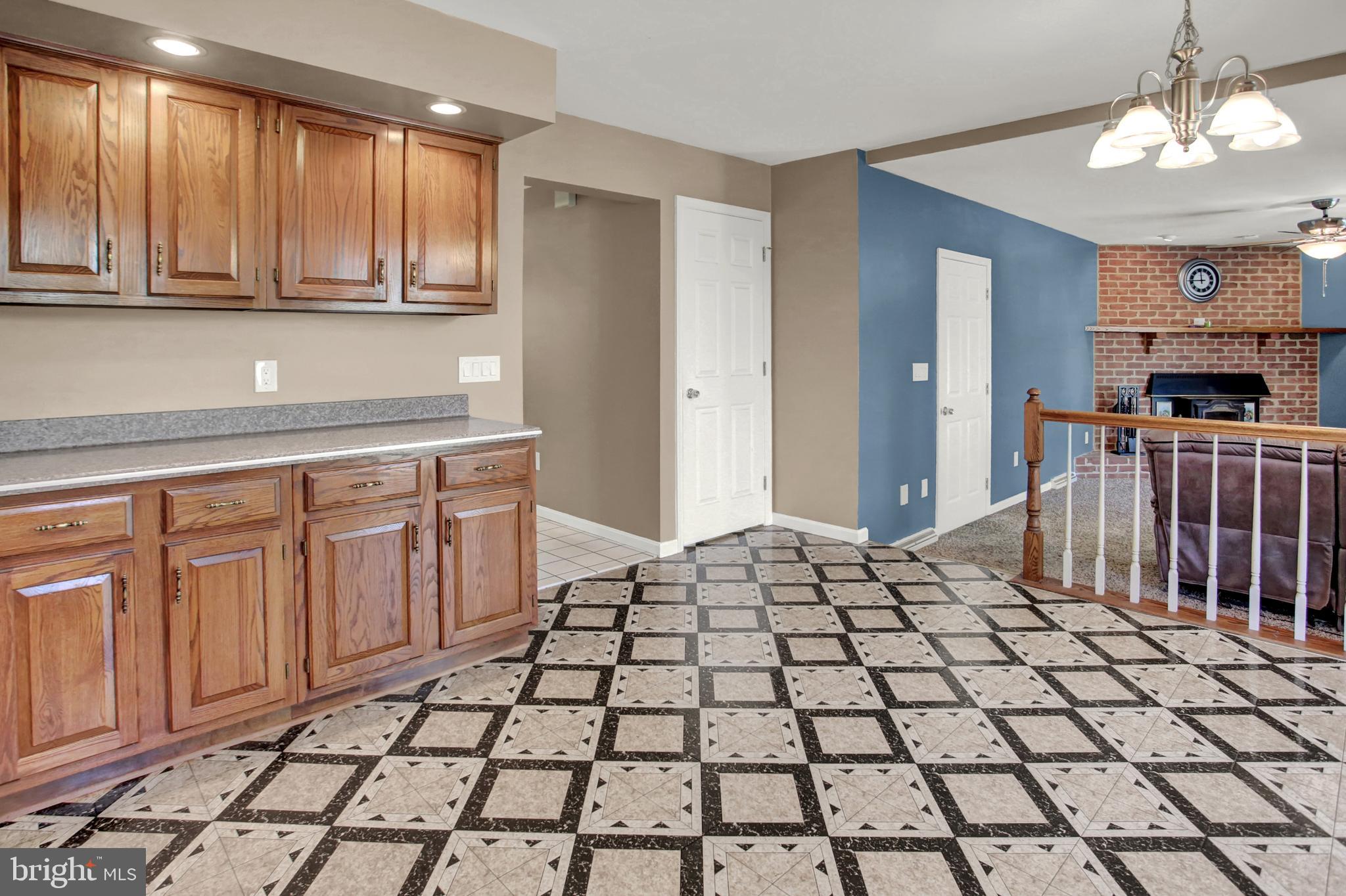 6354 Bennington Road Mechanicsburg, PA 17050 - Photo 7 of 41 Gallery Image 7
