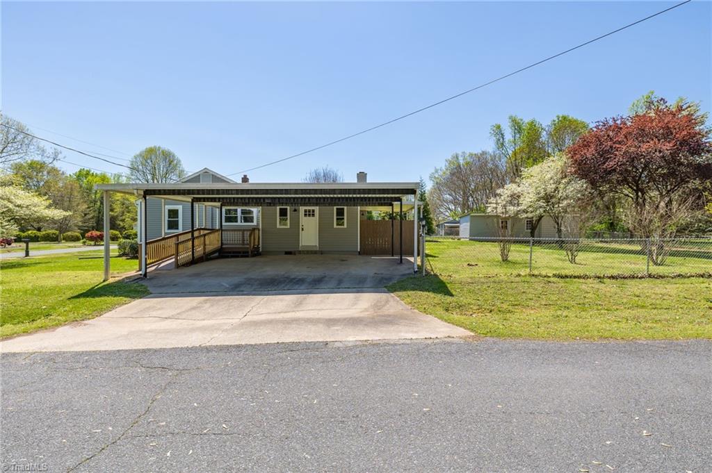 4009 Merton Road Greensboro, NC 27455 - Photo 4 of 32 Gallery Image 4