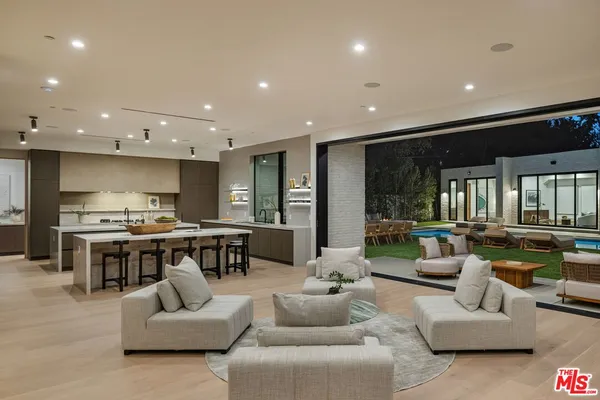 $7,999,999 | 17055 Rancho Street, Encino, CA 91316
