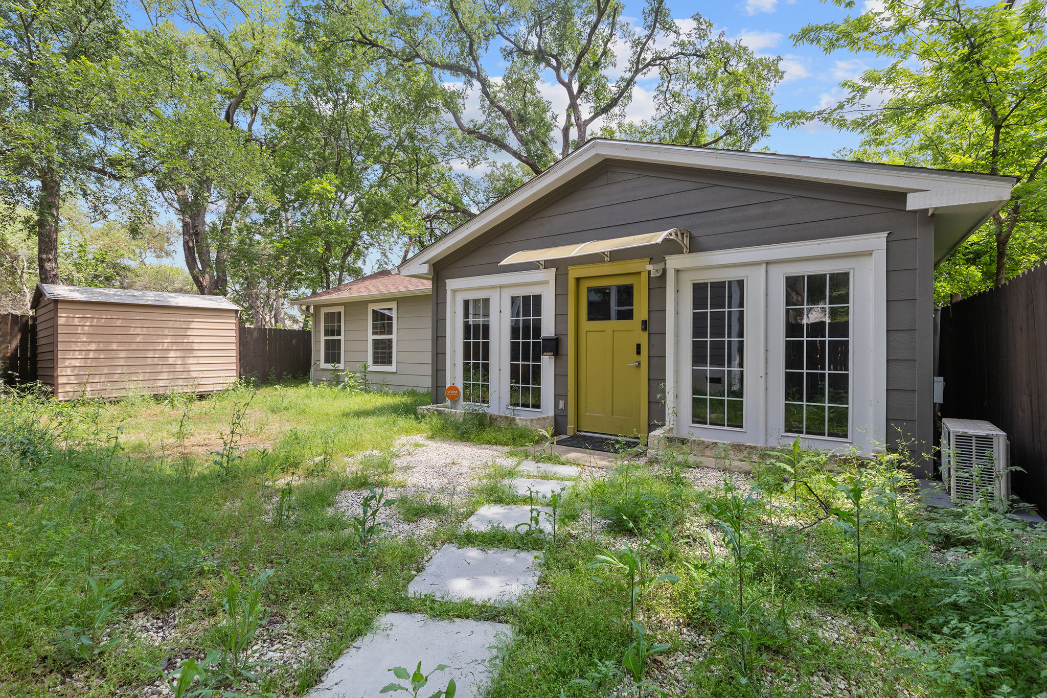 Adorable curb appeal!