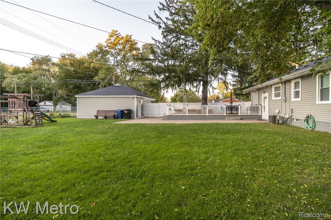 15055 Salem Road Redford, MI 48239 - Photo 33 of 37 Outside (6 of 10)-2162x1442.jpg