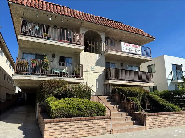 $2,350 | 1236 West 8th Street, Unit 8, San Pedro, CA 90731